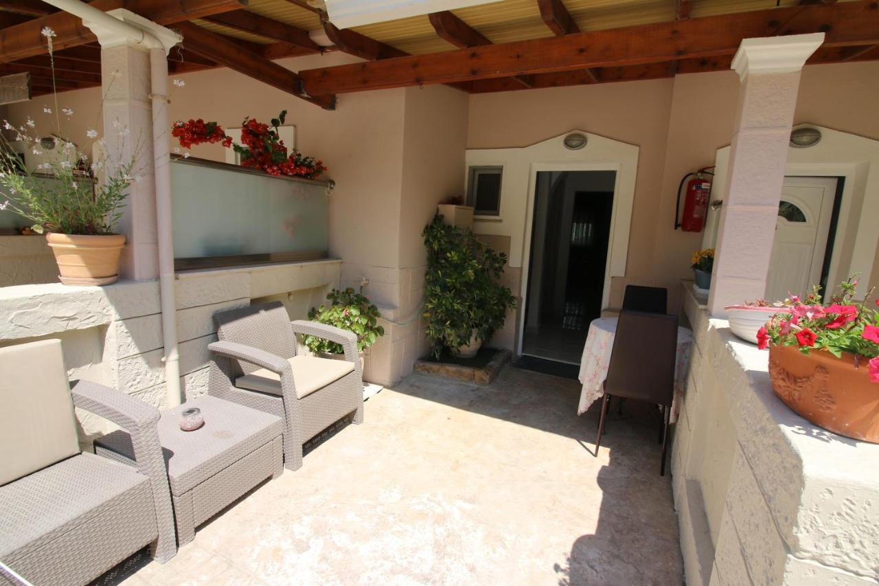 Santa Barbara Lakis Apartments Perivólion Esterno foto